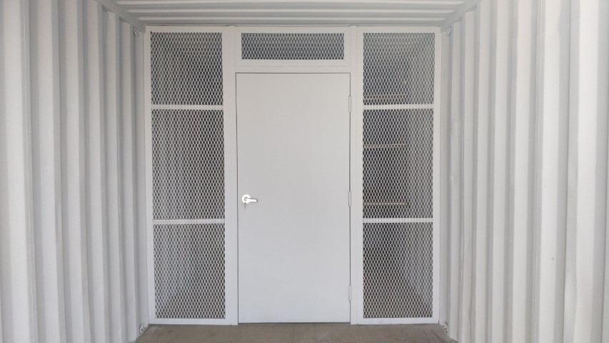 Metal partition wall
