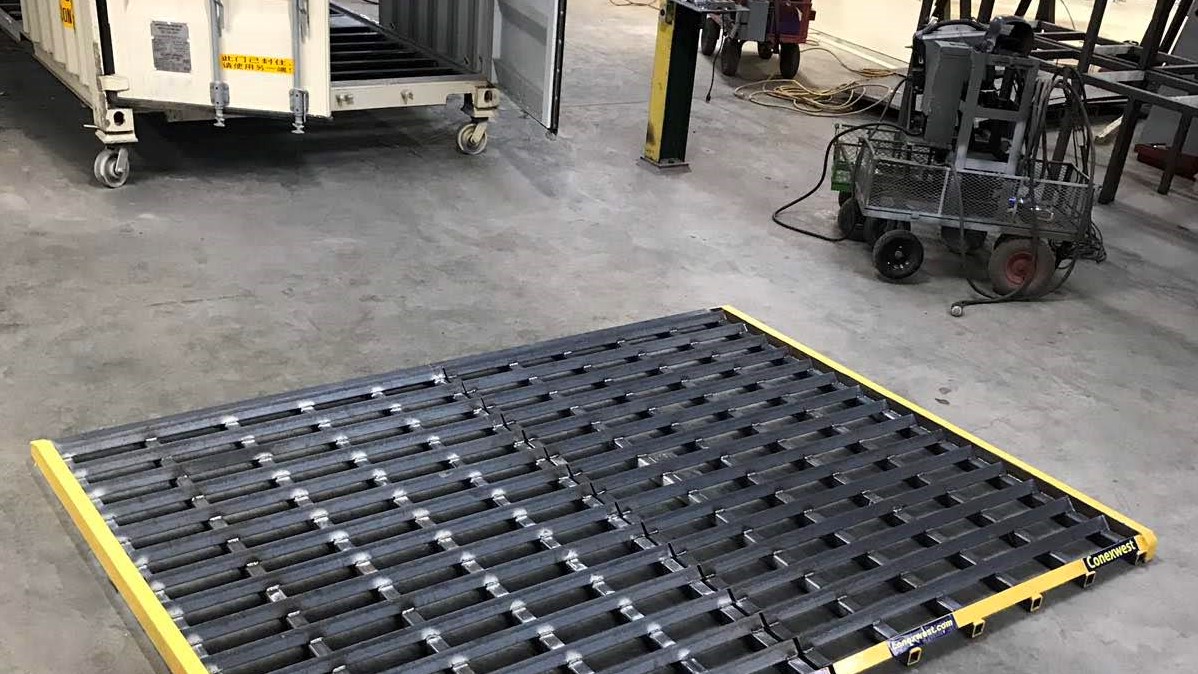 Heavy-duty rumble plates track out grates