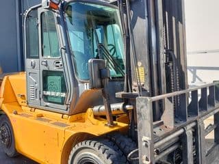 2024 12 Pneumatic Tire Forklifts  2018 HYUNDAI 70D 9 1 0