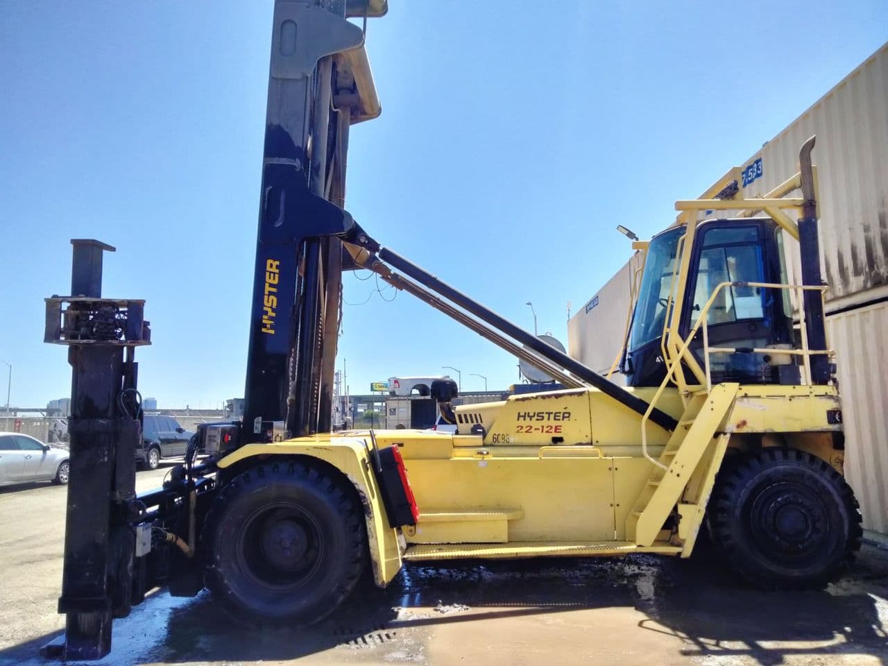 Hyster H22XM-12EC High-Stacker Container Handler – 40ft & 20ft Capacity