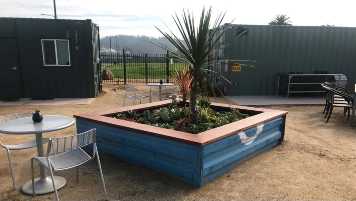 A container structure.