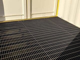 Containment tray