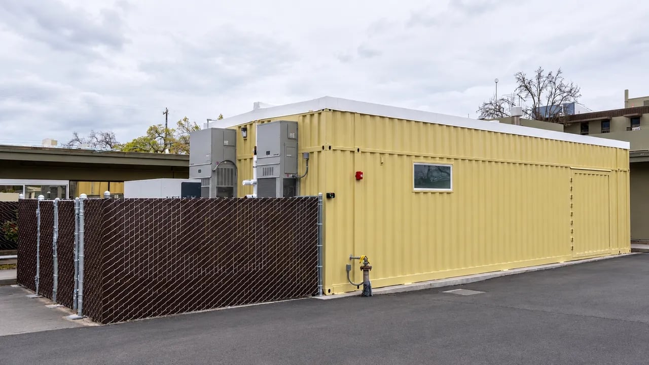 40ft conjoined shipping container side view