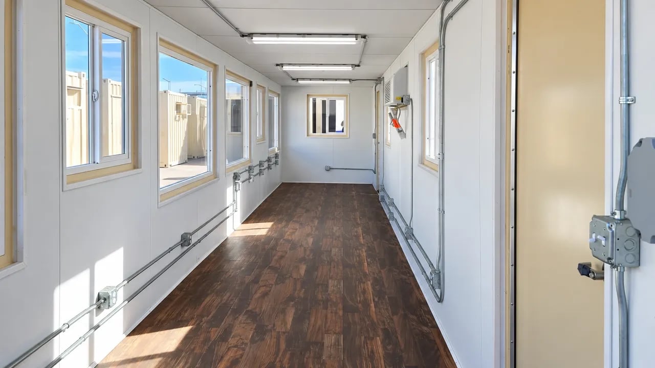 40ft container with many windows