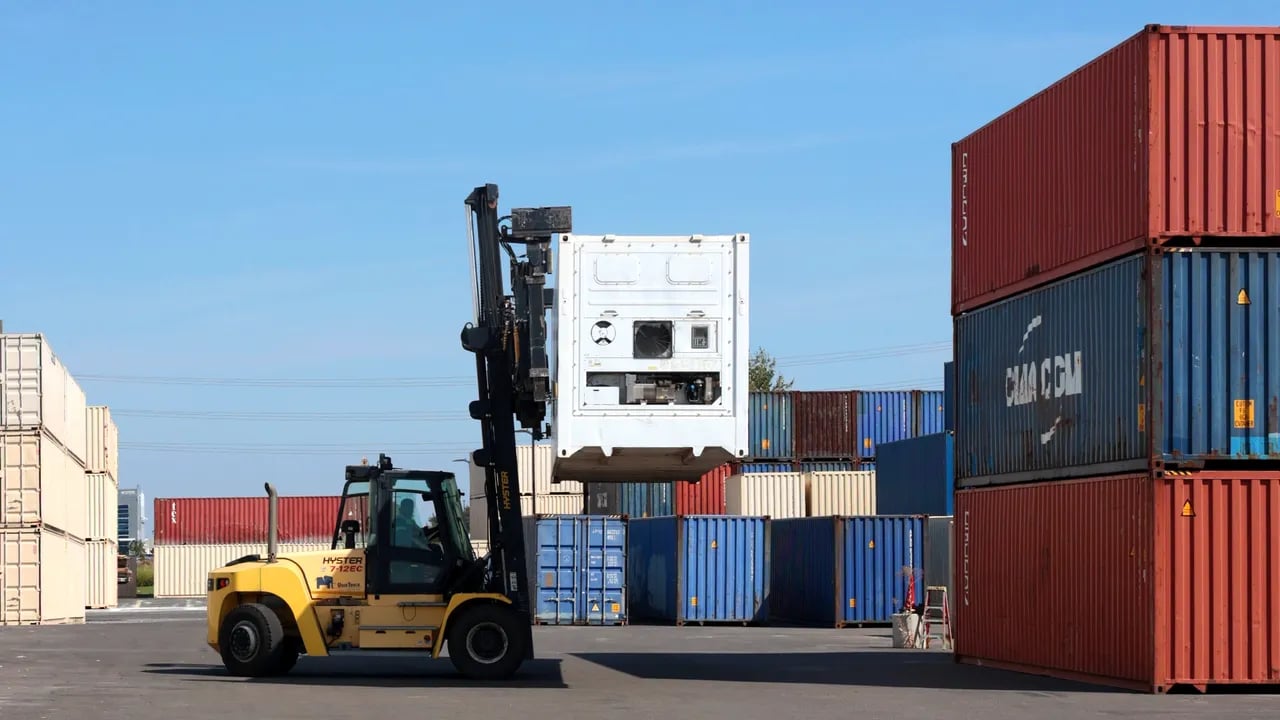 Lifter on the yard