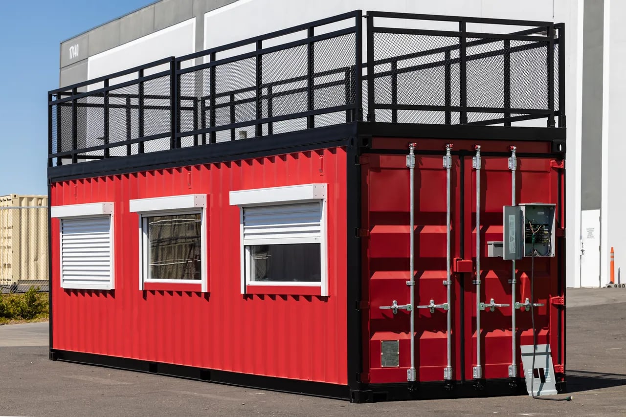Roof deck broadcast container