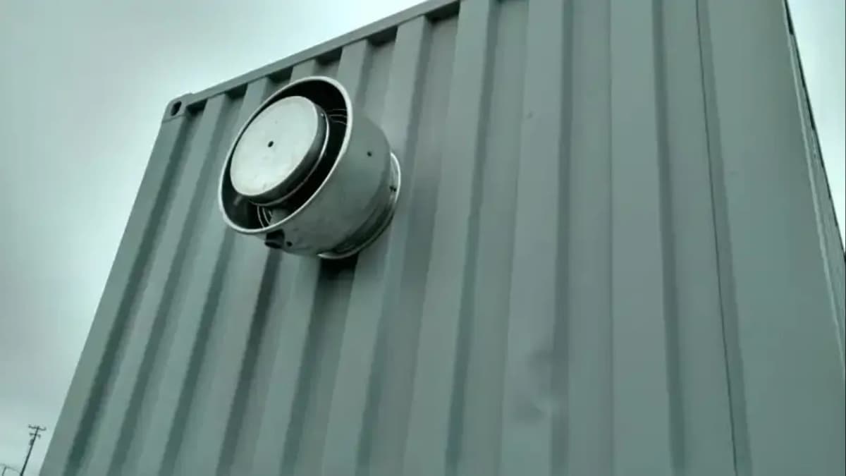Power louvered vents