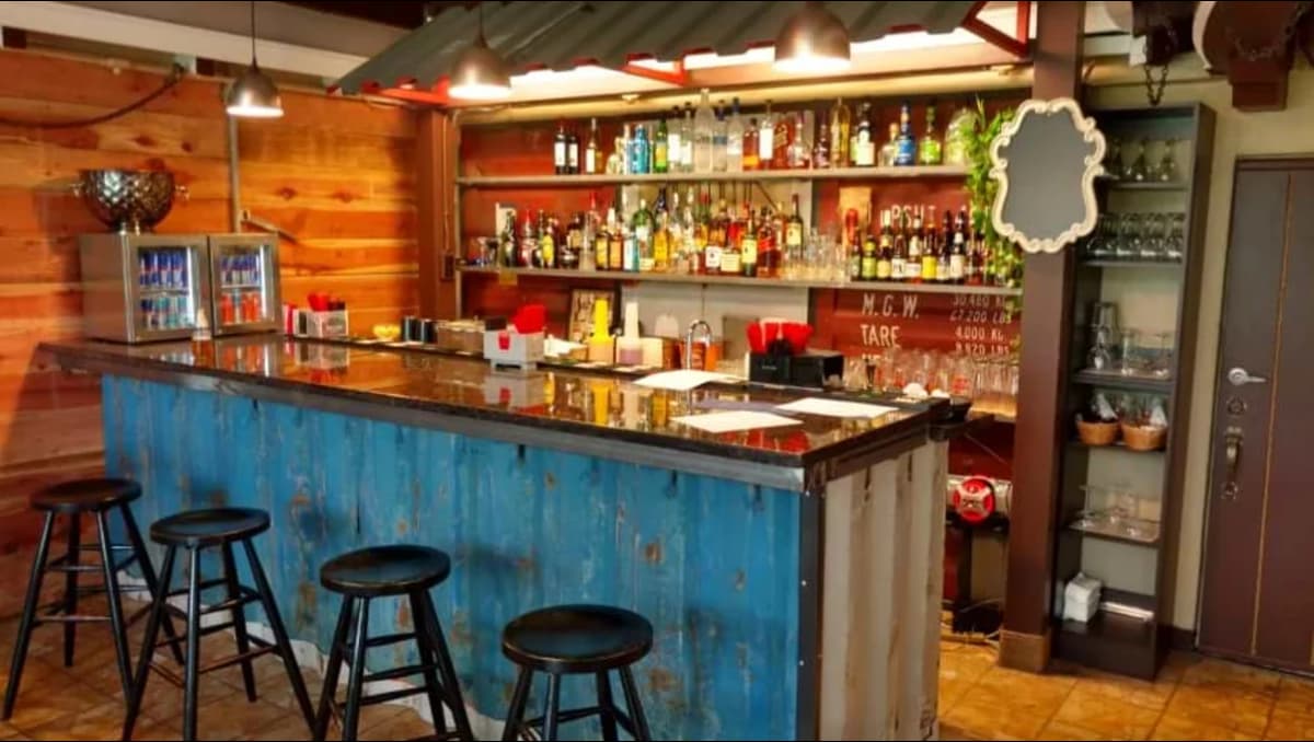 A container bar.