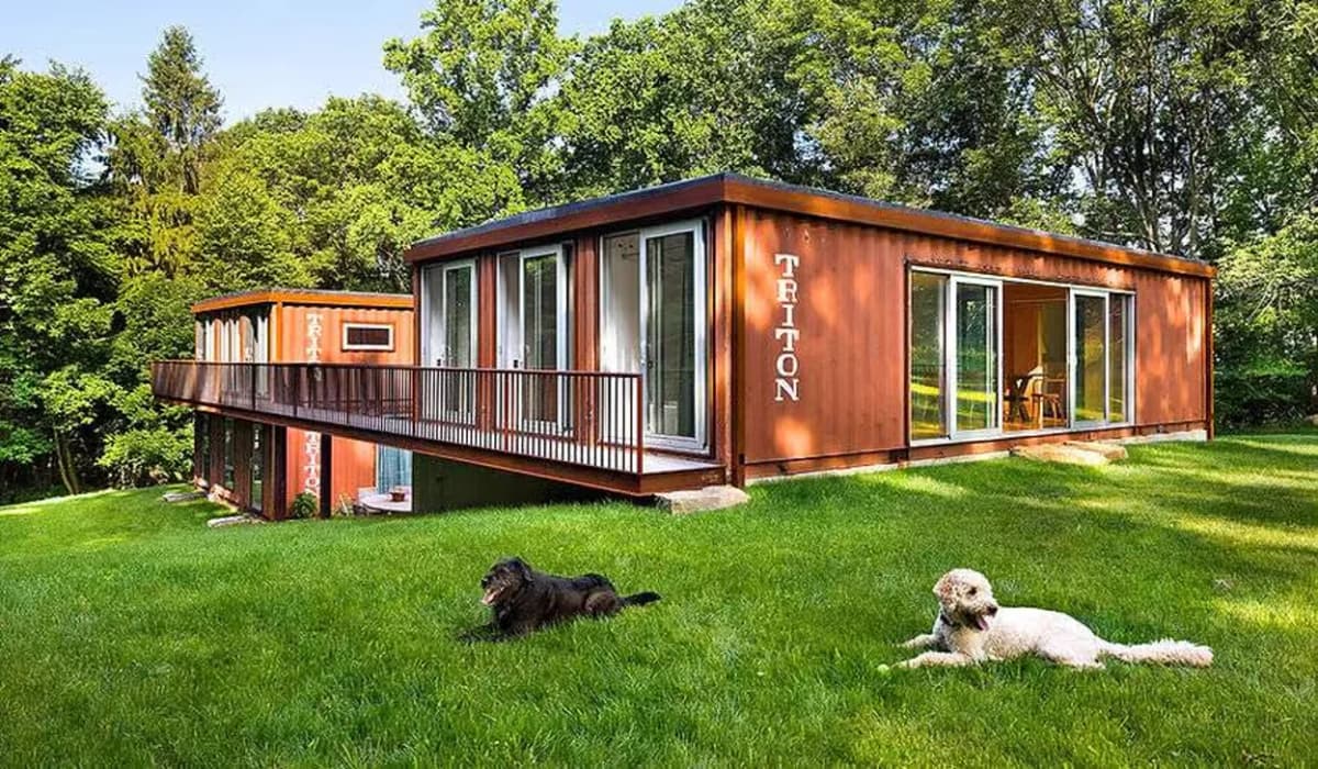A container home layout with courtyard design.