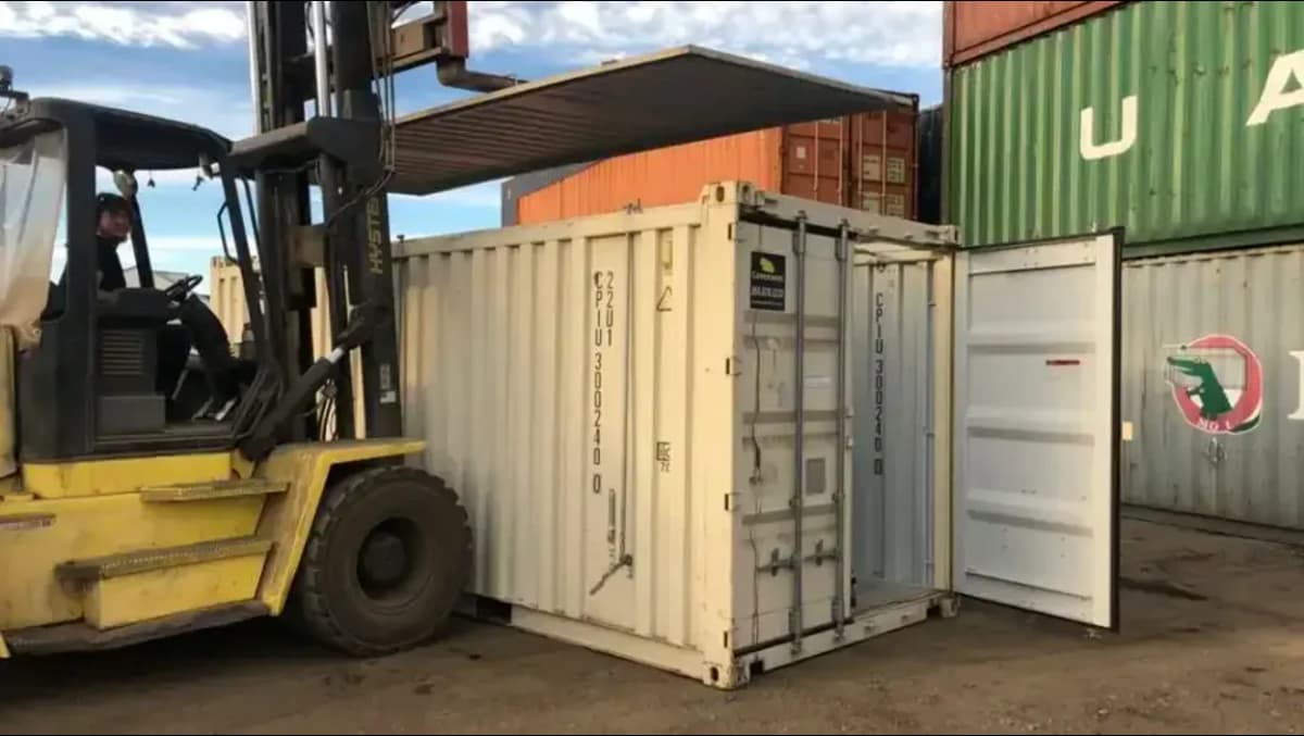 containers in sizes from 10 to 45 ft