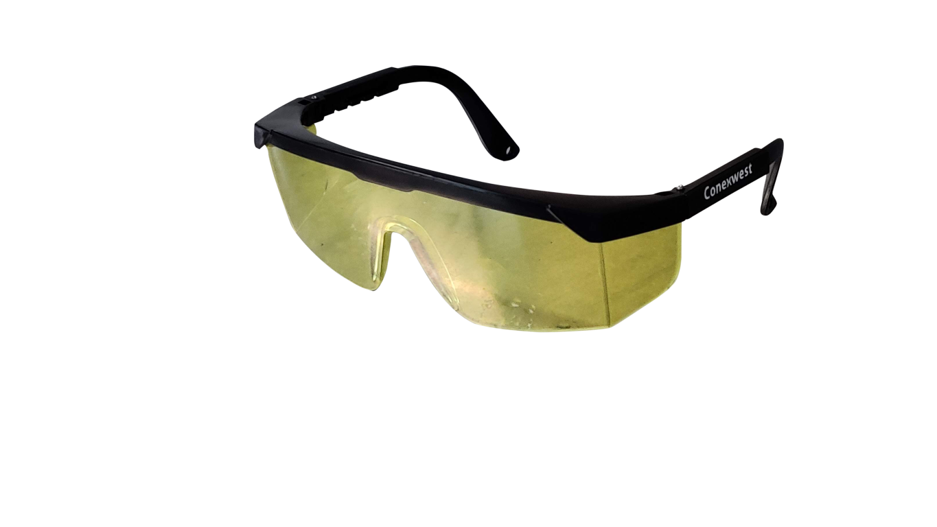 Splash proof safety goggles