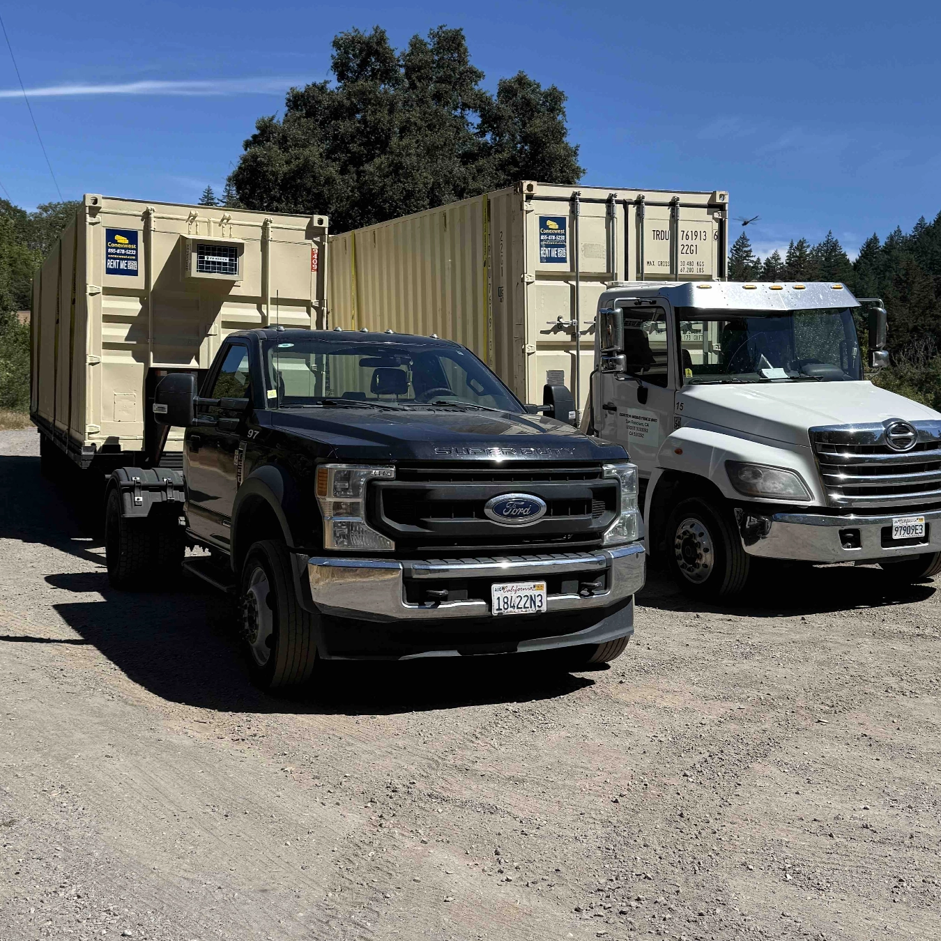 Delivery containers truck