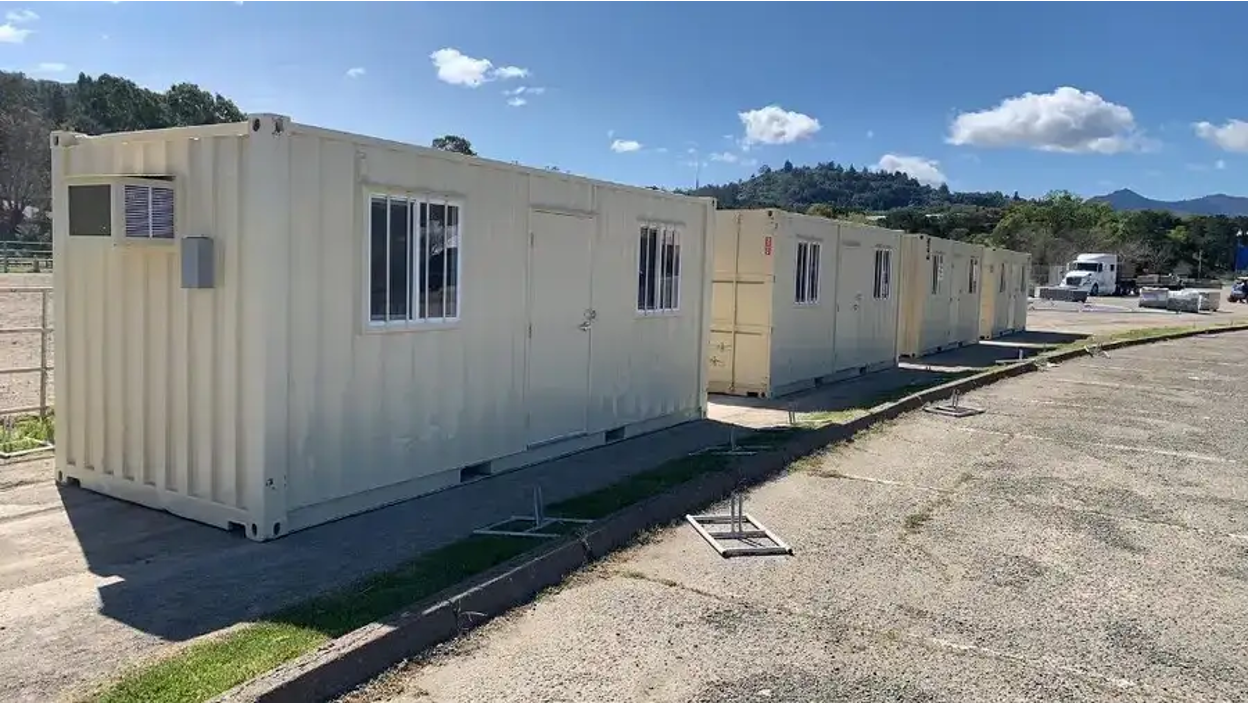 containers for use in commercial