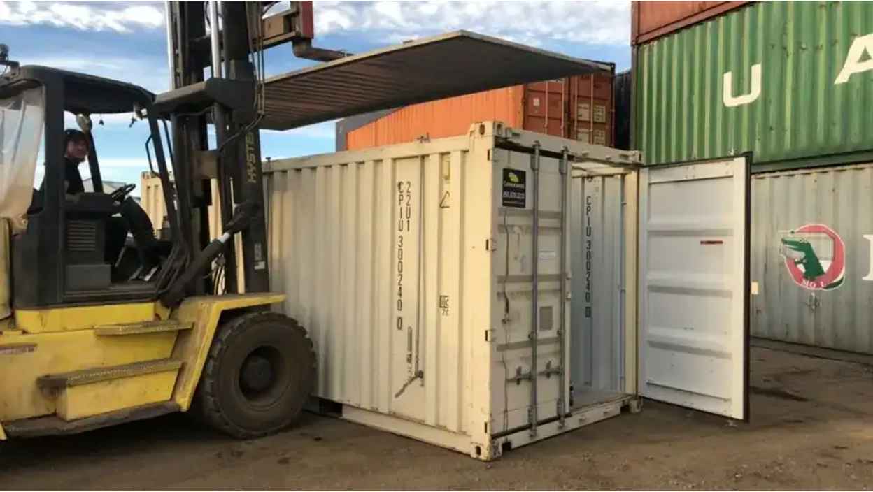 containers in sizes from 10 to 45 ft