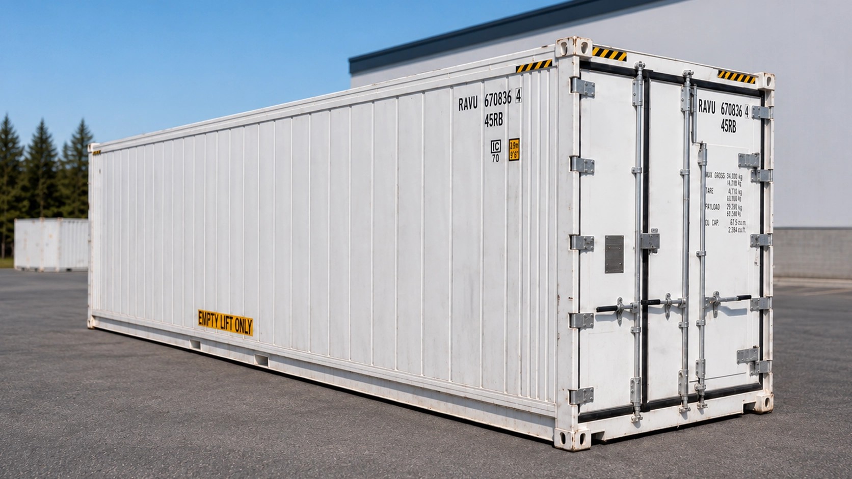 40ft dual voltage refrigerated container at the yard