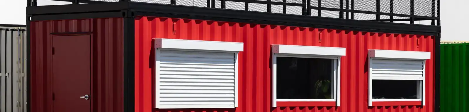 Broadcast container